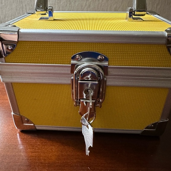 Locking Hard Shell Storage Case - Picture 3 of 12